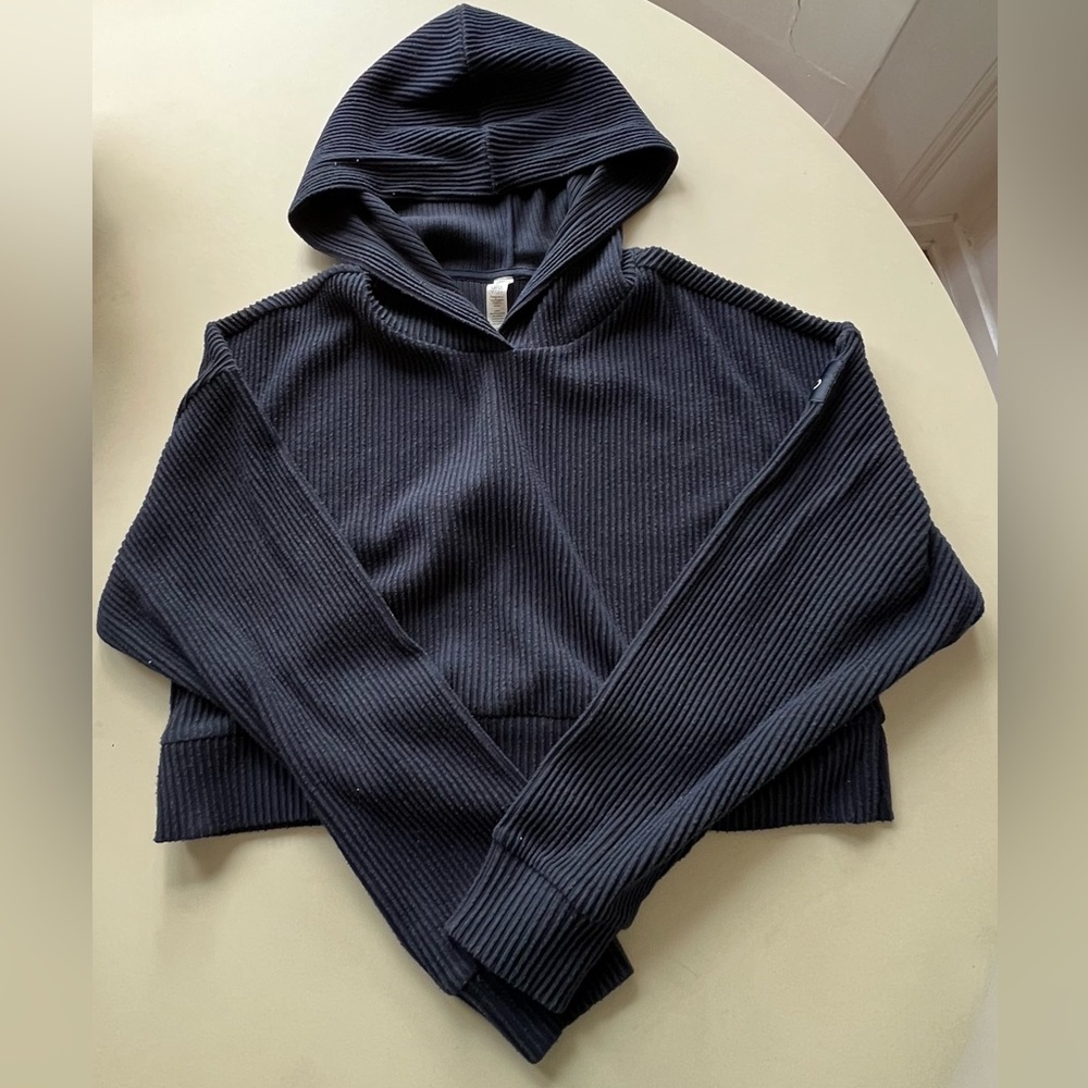 ALO YOGA NAVY MUSE SWEATSHIRT CROP. XS.